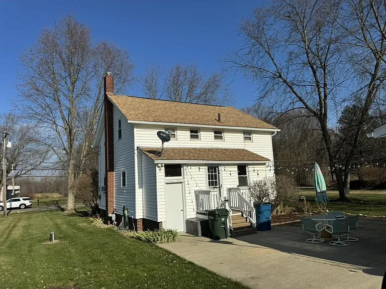2592 Greensburg Rd — Photo 3