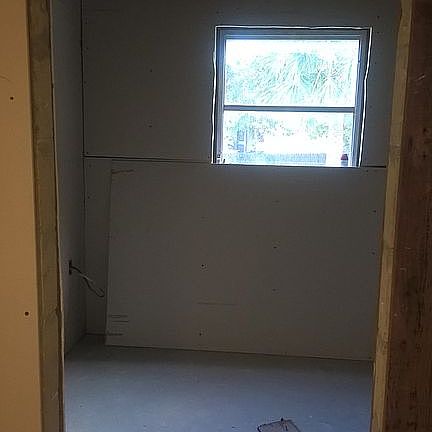 2nd image of 612 E Oakwood St