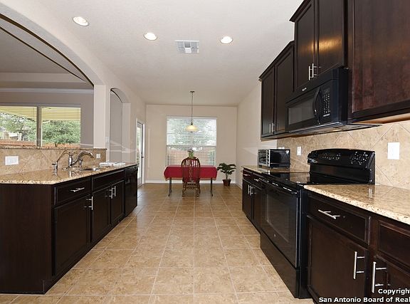 4th image of 5007 Segovia Way