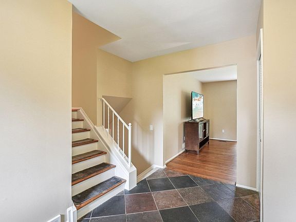 4th image of 6883 Tamerlane Dr