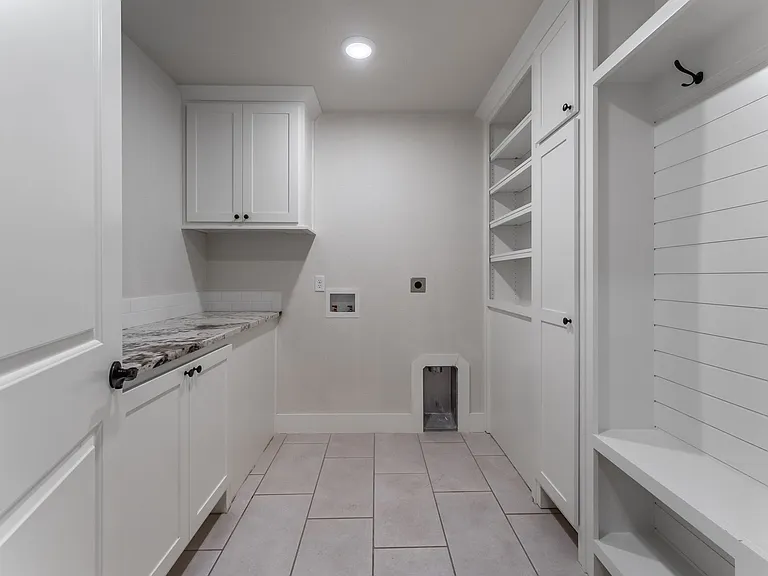 1100 Huntleigh Dr — Photo 13