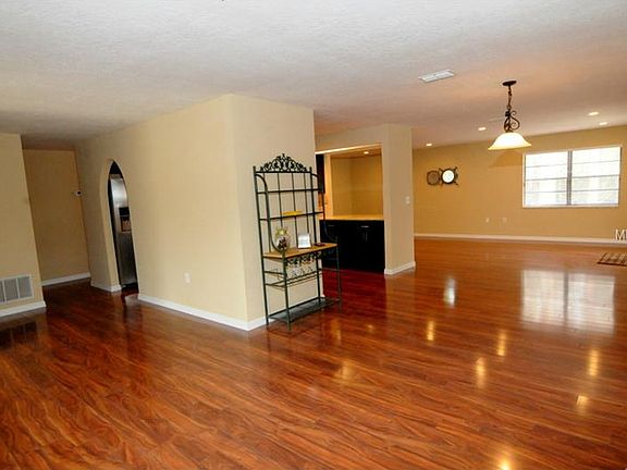 3rd image of 1293 Golden Oak Dr