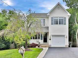 41 Sunset Pl, Middletown, NJ 07748