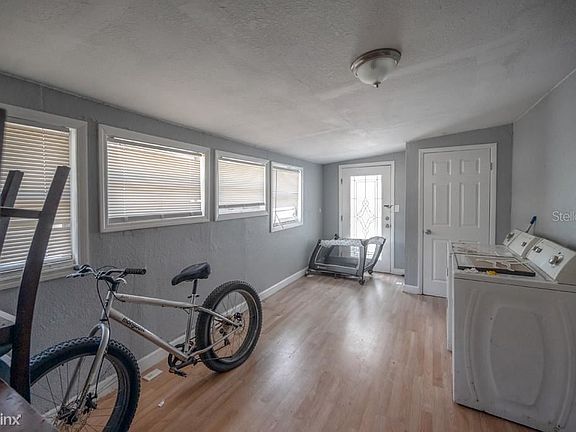 4th image of 709R E Lotus Ave