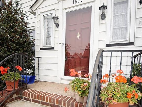 3rd image of 1505 Saint Charles Ave