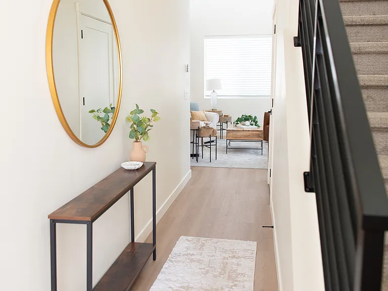 1802 W Drake Ln — Photo 3