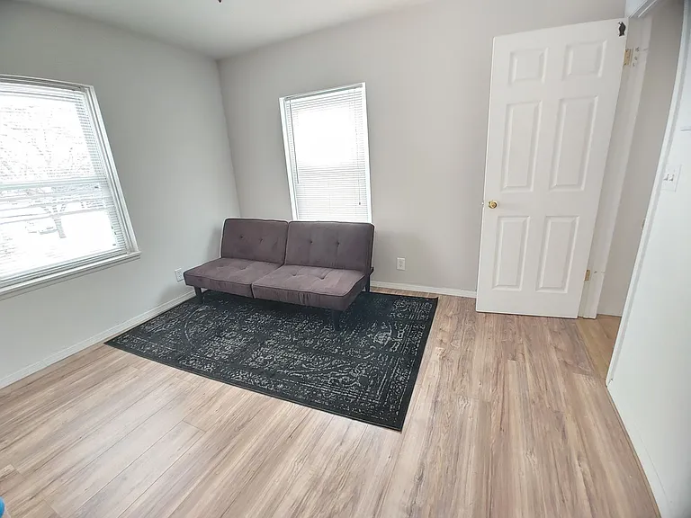 514 E. Douglas Street — Photo 4