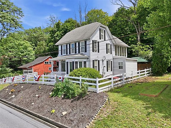 3rd image of 721 Lehigh Gap St