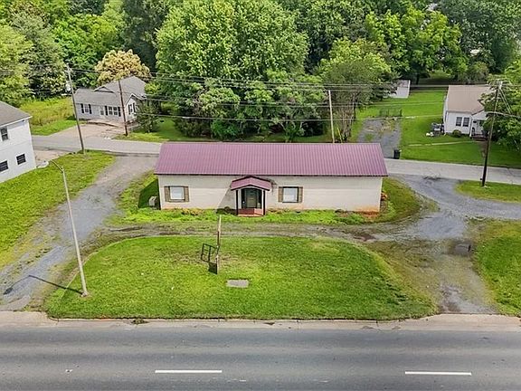 5th image of 557 E Dixie Dr