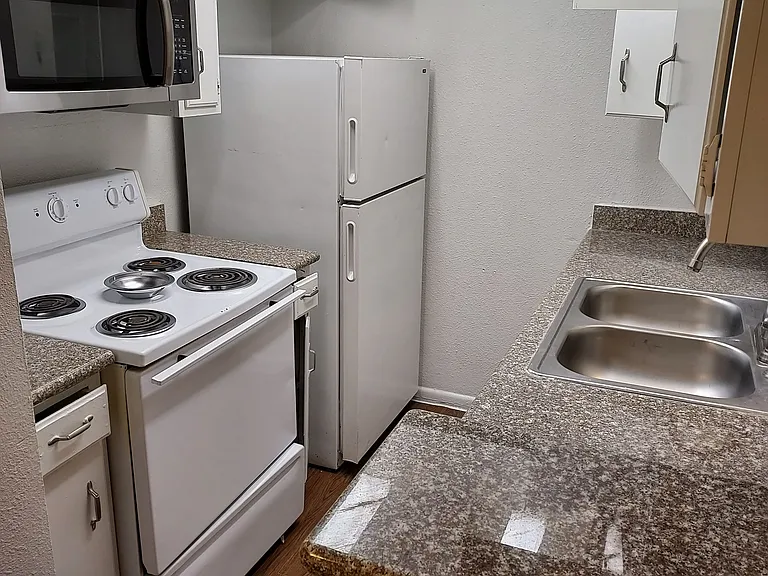 Marbach Manor Apartments — Photo 12