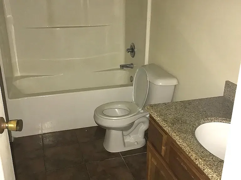 2 bed, 1045 sqft, $875 — Photo 3
