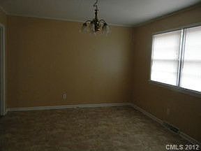 4th image of 425 Martha Ave