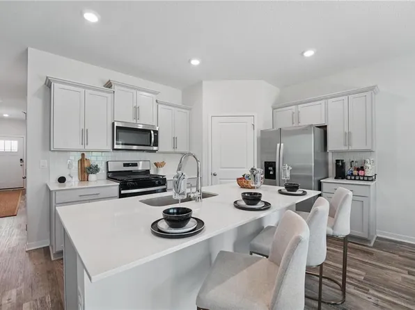 21533 Carrara Cir, Peculiar, MO 64078