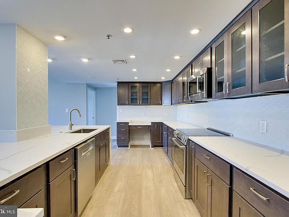 4th image of 250 President St Unit 506
