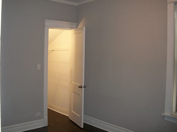 5th image of 7421 S Eberhart Ave