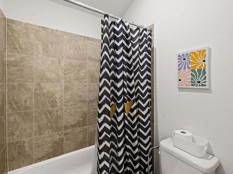 724 Pioneer Grv — Photo 31