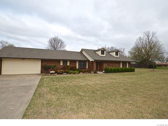 2nd image of 18741 Woodbriar Ln