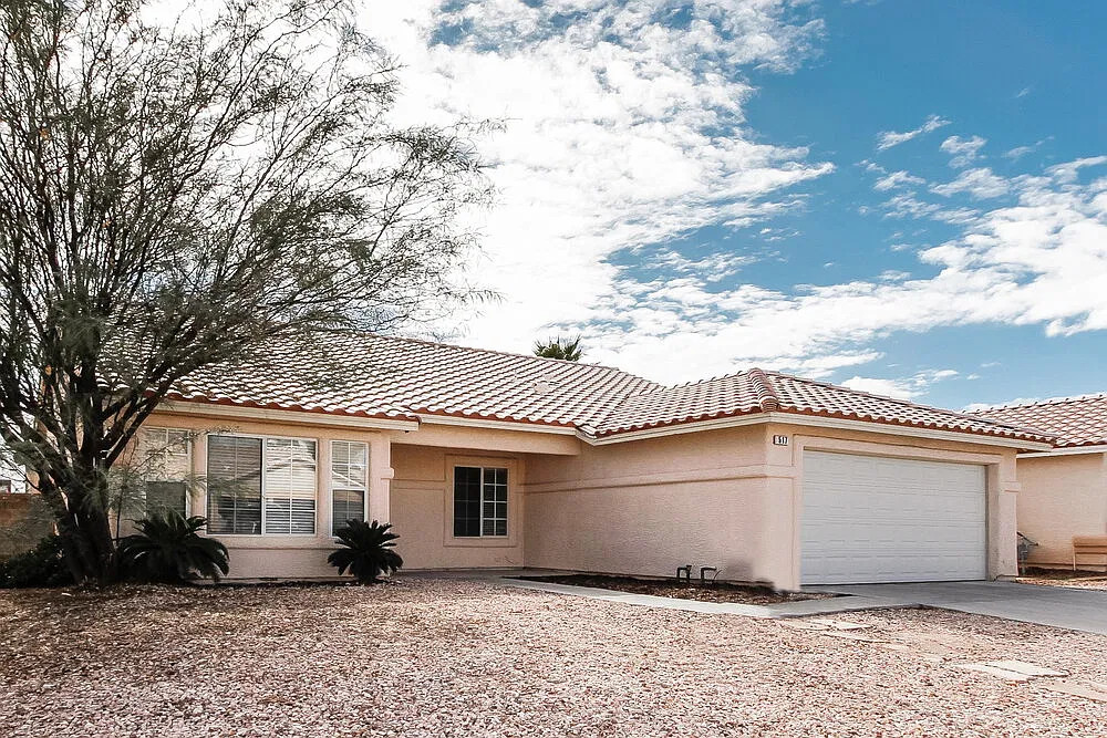 4 bed, 2.0 bath, 1749 sqft, $3,250 — Photo 2