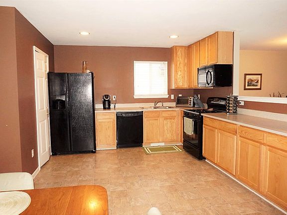 3rd image of 7286 Greenfield St