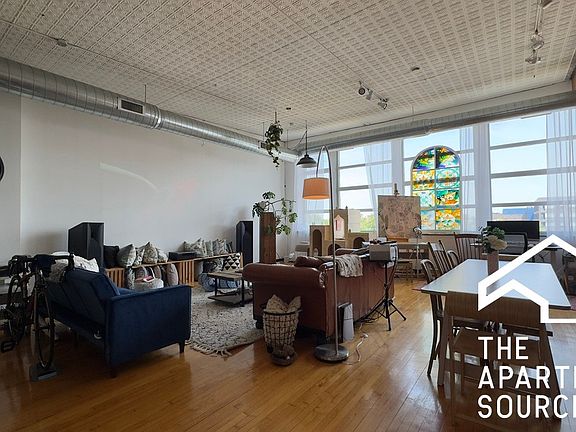 3rd image of 2416 W North Ave #4