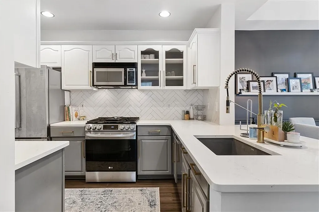 2 bed, 2.5 bath, 1758 sqft, $3,500 — Photo 3