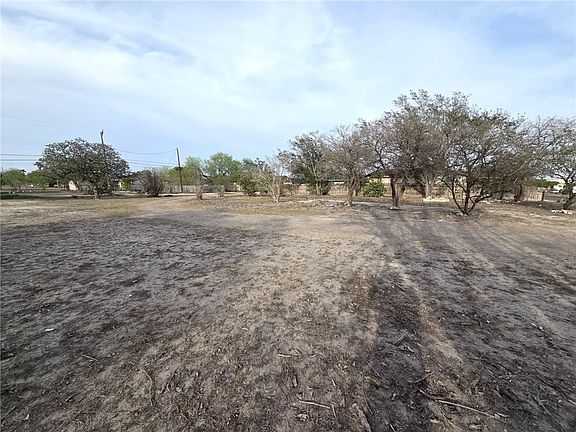 4th image of 1240 E Yoakum Ave