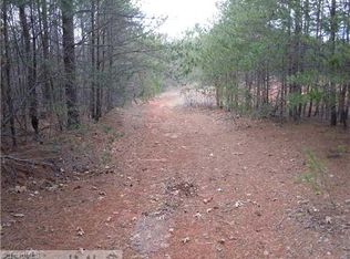 5 Matthews Rd, Pilot Mountain, NC 27041