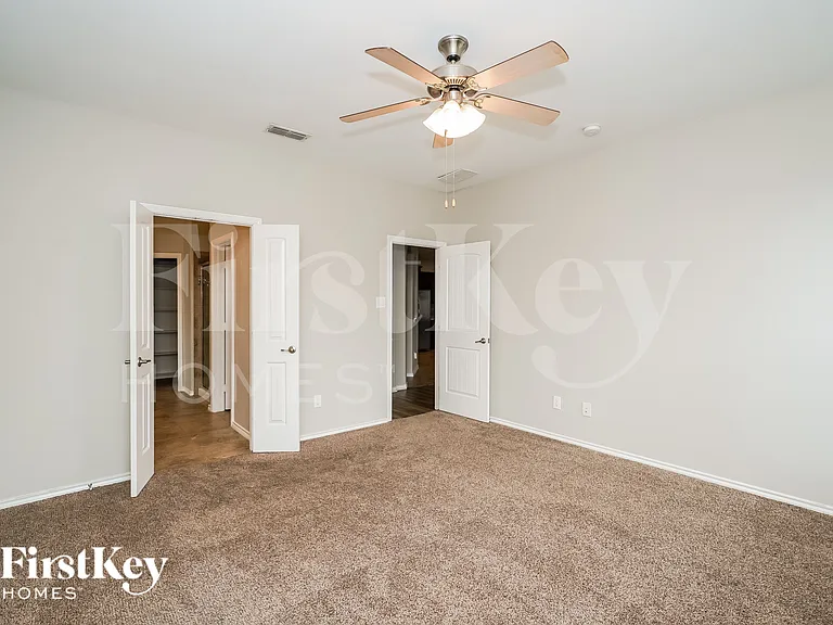 1724 Henderson Dr — Photo 10