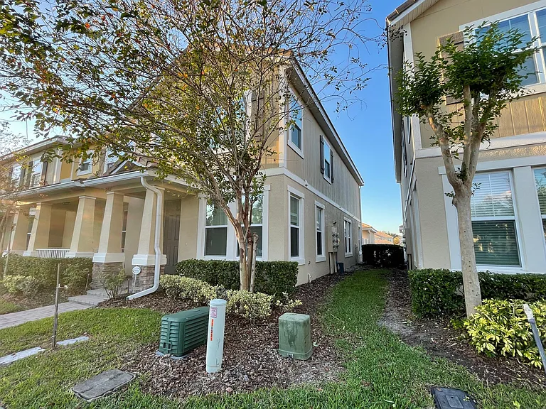 11421 Brownstone St — Photo 2