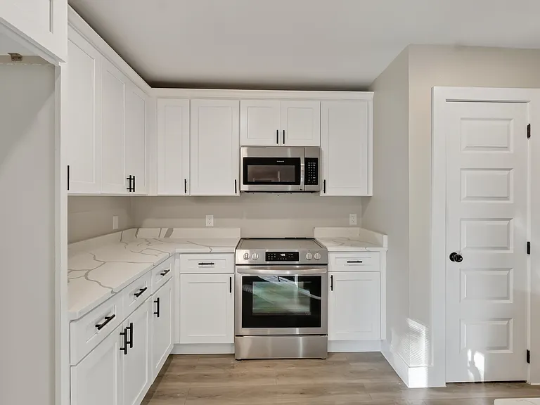 209 W 9th St — Photo 10