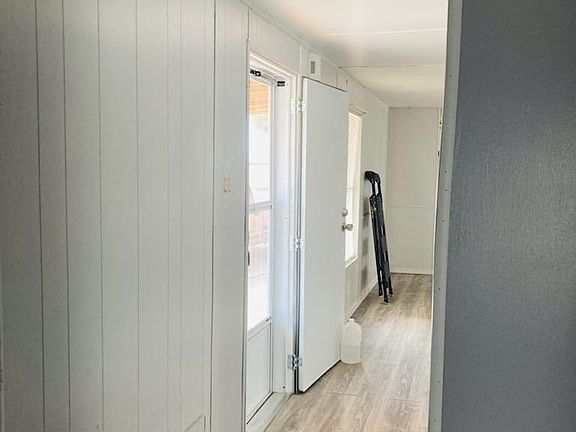 3rd image of 106 Hope Ct