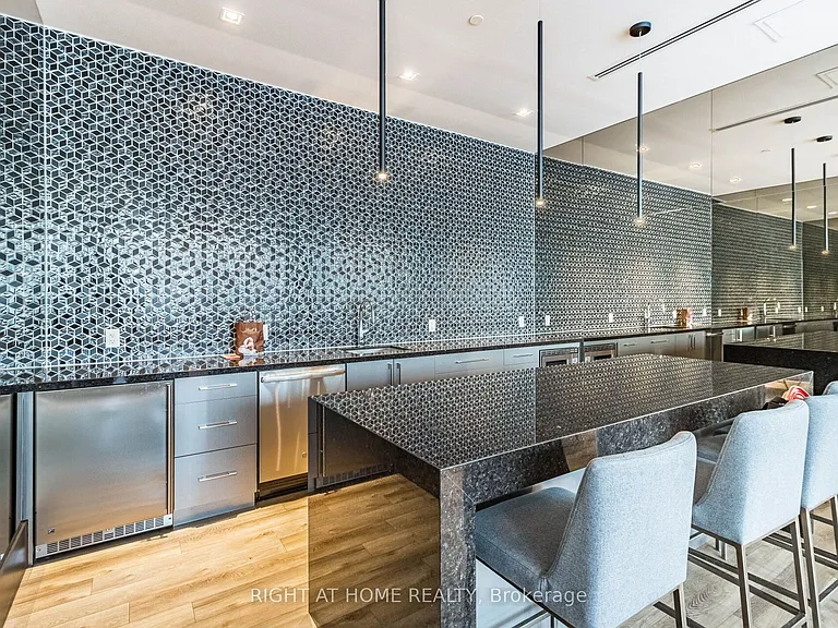 4208 Dundas St W #513 — Photo 38