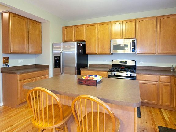 5th image of 905 N Edgewater Ln