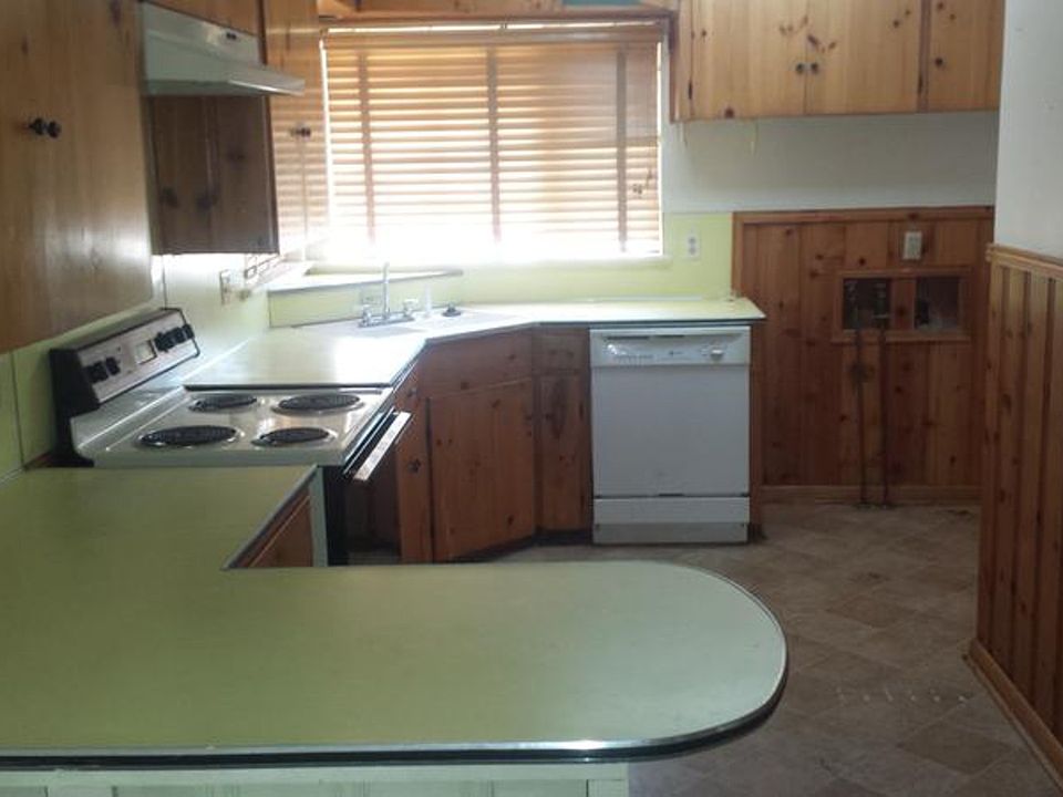 2nd image of 3606 Lynette Dr