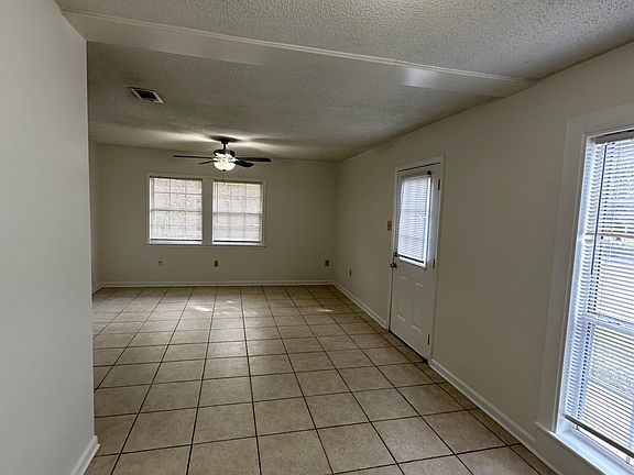 3rd image of 320 Park Dr