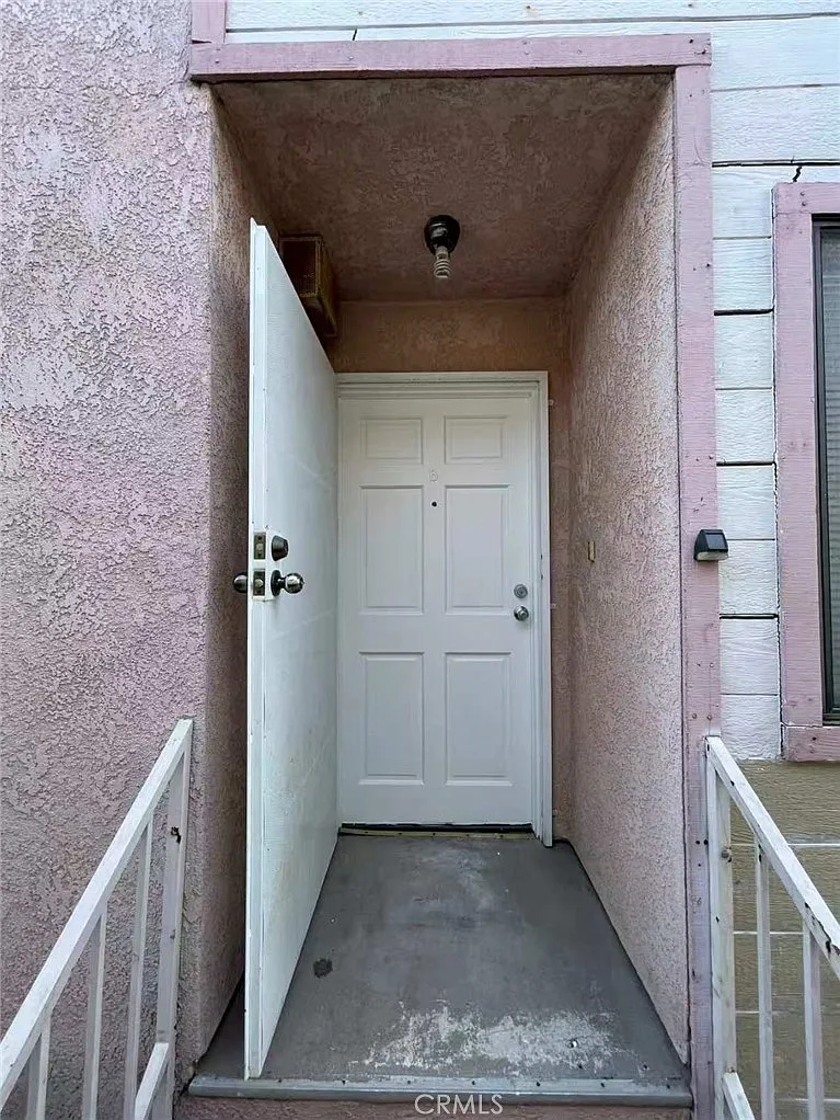 3 bed, 2.5 bath, 1350 sqft, $3,200 — Photo 1