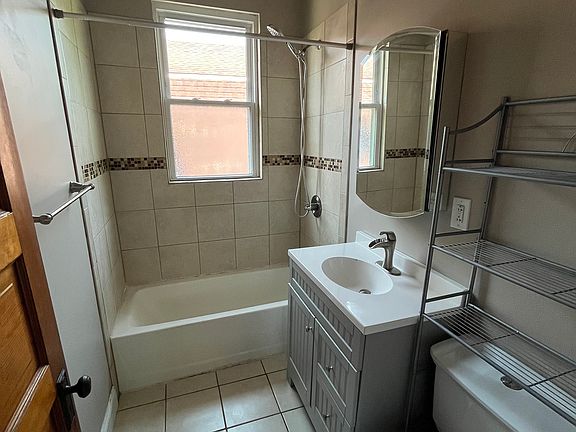 3rd image of 2440 Kenilworth Ave #2