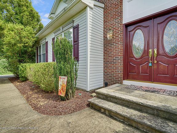 2nd image of 32 Carriage Way
