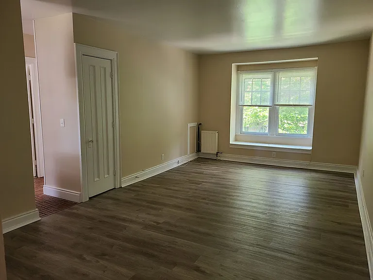 593 Park Ave #8 — Photo 3