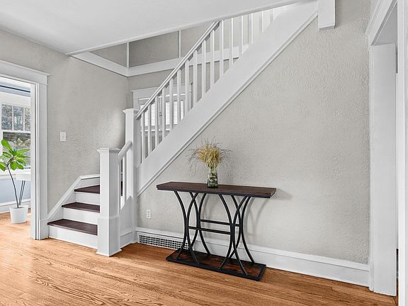 5th image of 520 Clifton Ave
