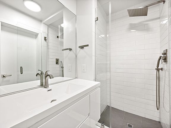 3rd image of 310 N Crescent Dr APT 202