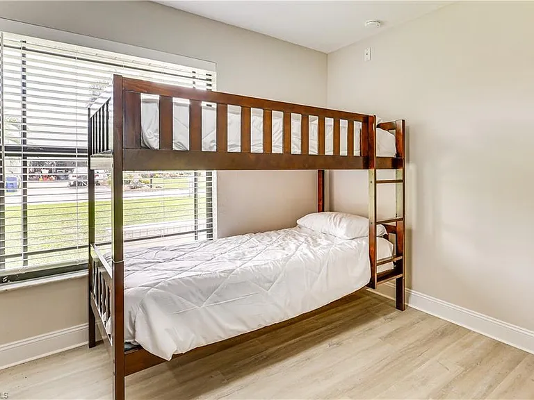 6030 Perthshire Ln — Photo 27