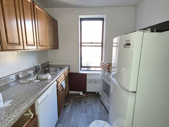3rd image of 14720 84th Dr Floor 2