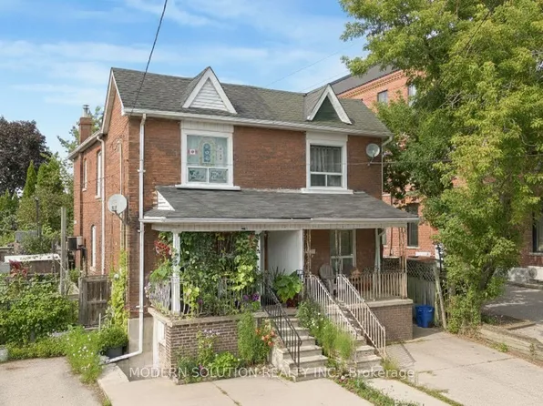 2 Rockwell Ave, Toronto, ON M6N 1N3