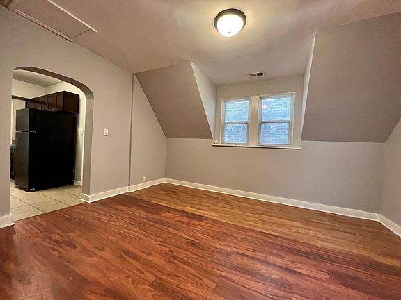 4th image of 851 N Monticello Ave