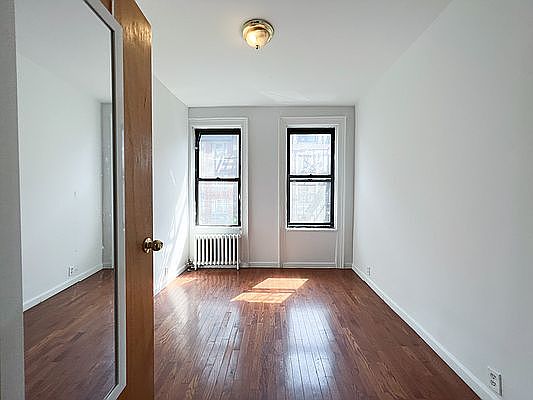 3rd image of 631 E 11th St APT 14