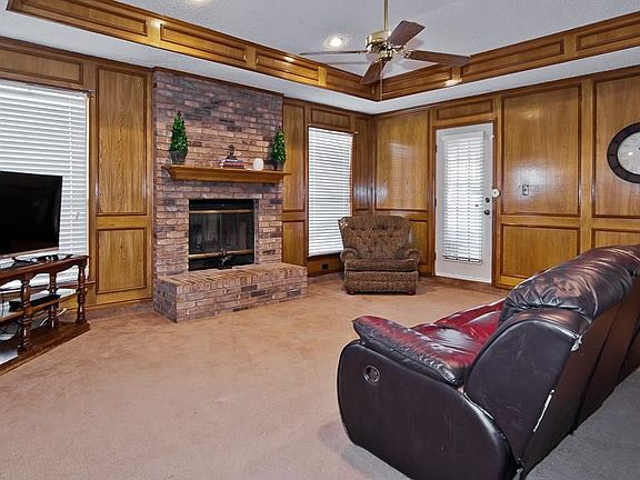 4th image of 705 W Lynn Creek Dr