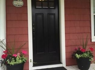 39 Hatch St, Stonington, CT 06378