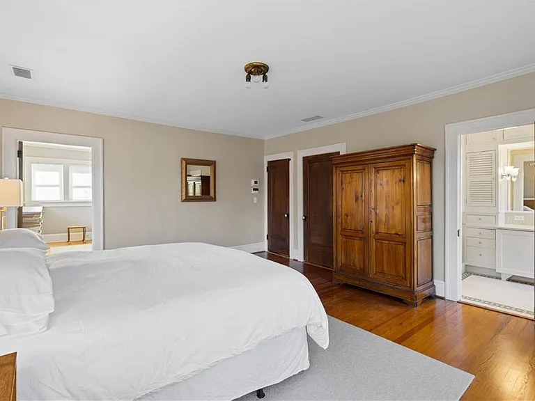 979 Springdale Rd NE — Photo 53
