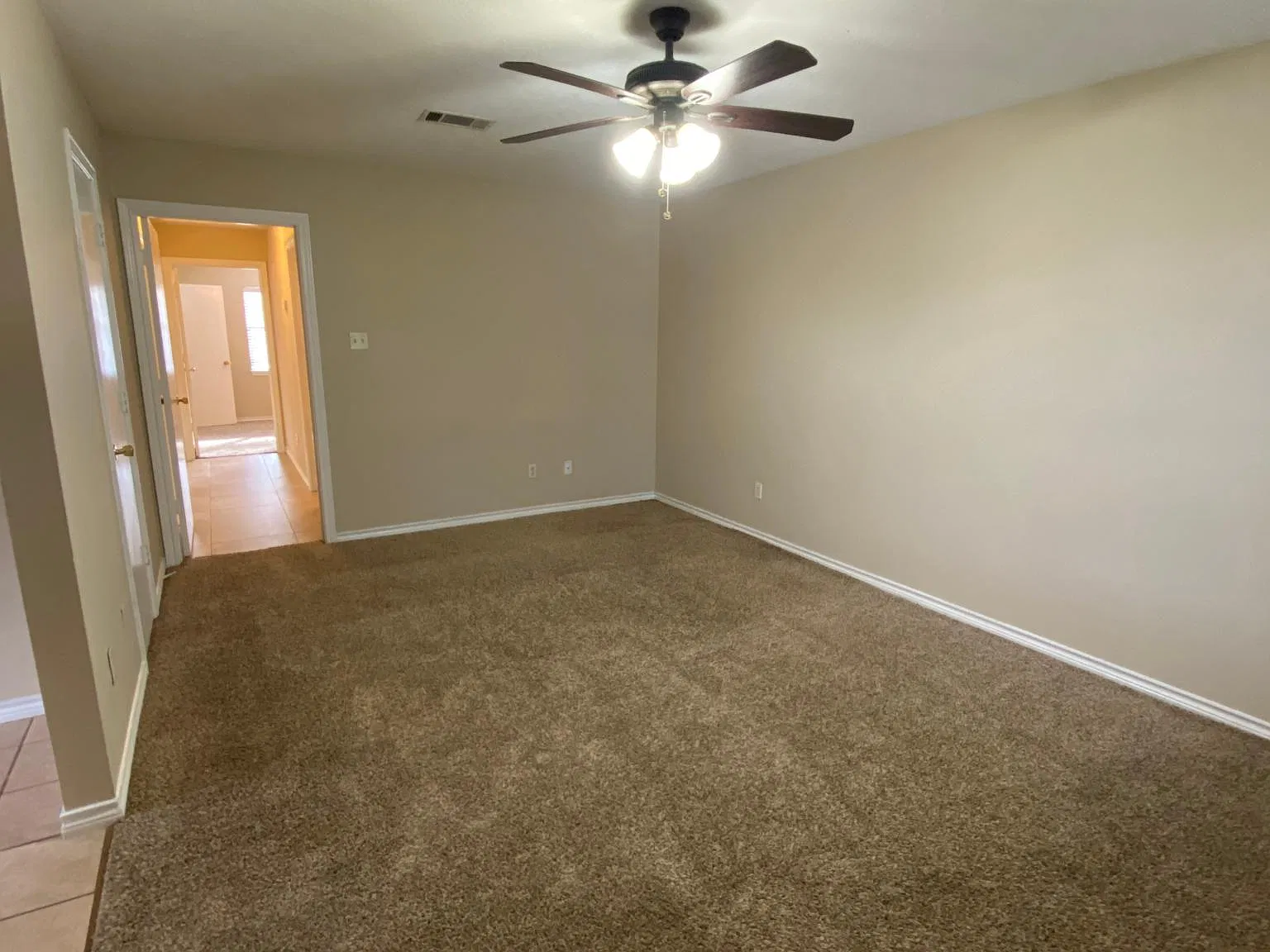 3 bed, 1104 sqft, $1,550 — Photo 2